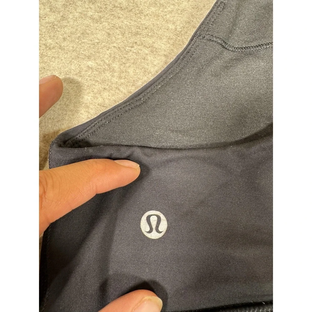 Lululemon Sports Bra Womens 12 Black Strappy Crossback Keyhole Yoga Gym Running